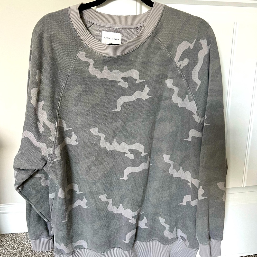American Eagle camo sweatshirt